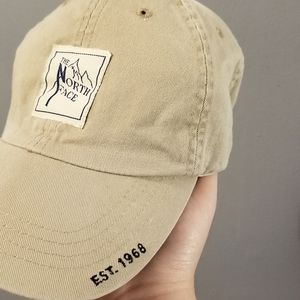 The North Face dad cap strapback beige/cream